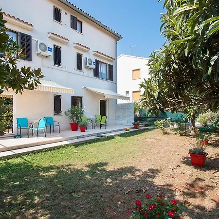 Marina House With Brand New Apartment *