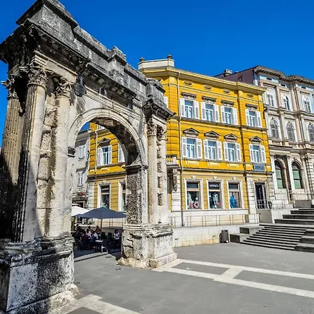 Marina House With Brand New Apartment Pula