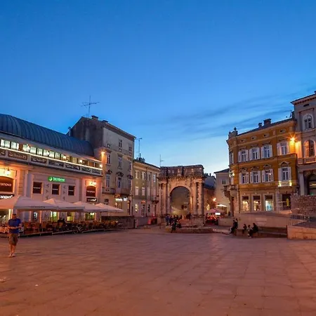 Marina House With Brand New Apartment Pula