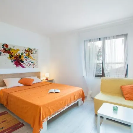 Marina House With Brand New Apartment *