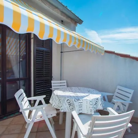 Marina House With Brand New Apartment