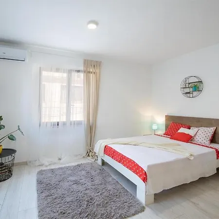 Marina House With Brand New Apartment Pula
