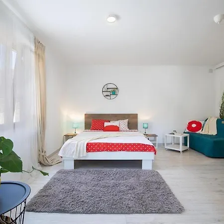 Marina House With Brand New Pula