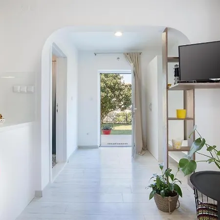 Marina House With Brand New Apartment *