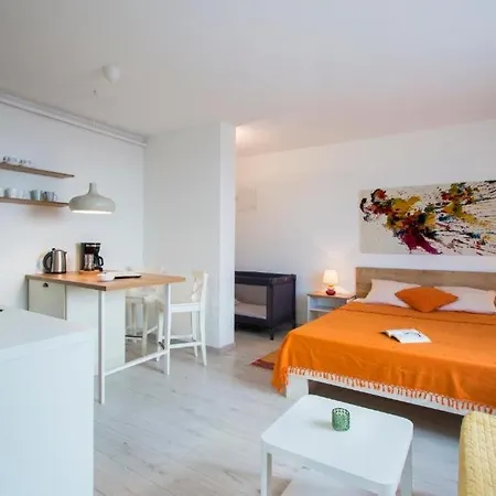 Marina House With Brand New Apartment