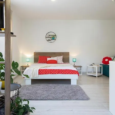 Marina House With Brand New Apartment *